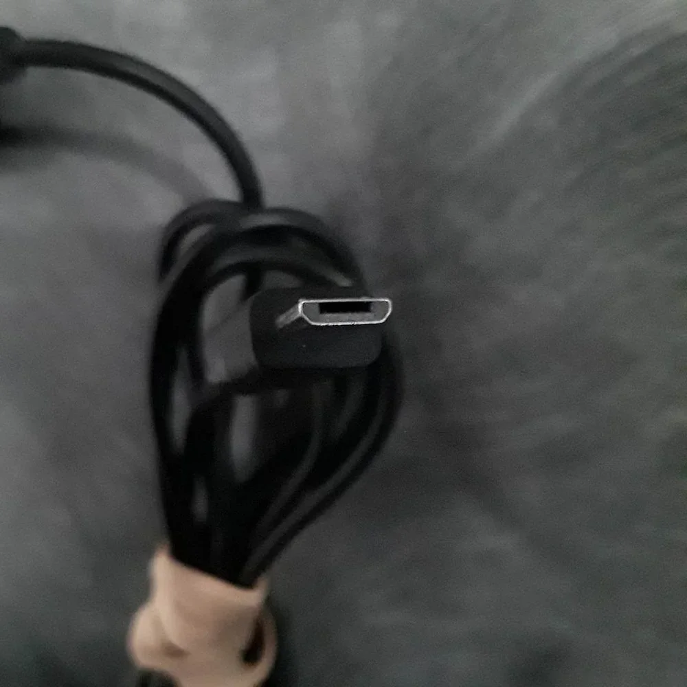 WIRELESS GEAR TRAVEL CHARGER - INPUT AC 100v-240v - OUTPUT DC 4.75-5.25v TESTED